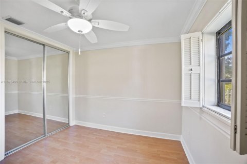 House in Miami, Florida 3 bedrooms, 202.53 sq.m. № 1950215 - photo 18