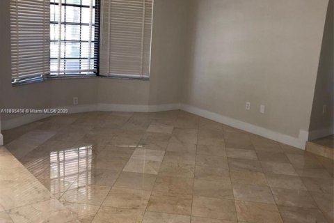 House in Miami, Florida 3 bedrooms, 202.53 sq.m. № 1950215 - photo 4