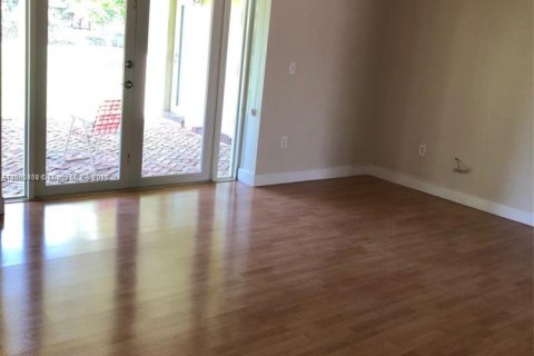 House in Miami, Florida 3 bedrooms, 202.53 sq.m. № 1950215 - photo 7