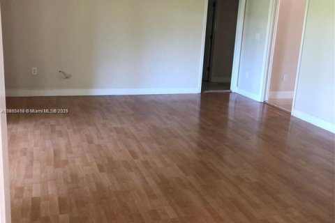 House in Miami, Florida 3 bedrooms, 202.53 sq.m. № 1950215 - photo 9