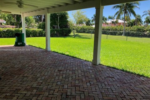 House in Miami, Florida 3 bedrooms, 202.53 sq.m. № 1950215 - photo 15