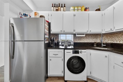 Купить кондоминиум в Норт-Майами, Флорида 1 спальня, 78.6м2, № 2058472 - фото 7