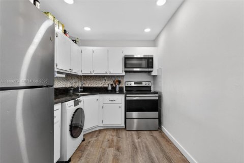 Купить кондоминиум в Норт-Майами, Флорида 1 спальня, 78.6м2, № 2058472 - фото 4