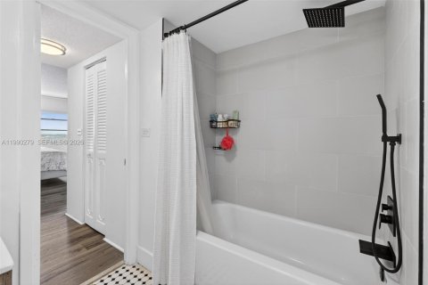 Купить кондоминиум в Норт-Майами, Флорида 1 спальня, 78.6м2, № 2058472 - фото 20