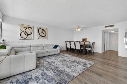 Купить кондоминиум в Норт-Майами, Флорида 1 спальня, 78.6м2, № 2058472 - фото 11