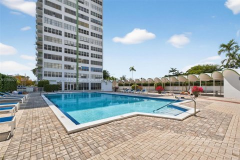 Купить кондоминиум в Норт-Майами, Флорида 1 спальня, 78.6м2, № 2058472 - фото 24