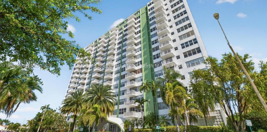 Кондоминиум с 1 спальней в Норт-Майами, Флорида № 2058472