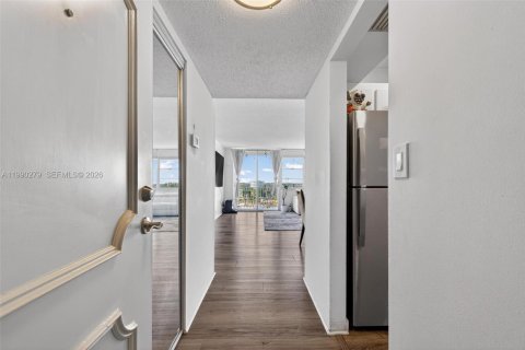 Купить кондоминиум в Норт-Майами, Флорида 1 спальня, 78.6м2, № 2058472 - фото 3