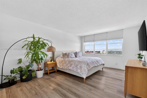 Купить кондоминиум в Норт-Майами, Флорида 1 спальня, 78.6м2, № 2058472 - фото 16