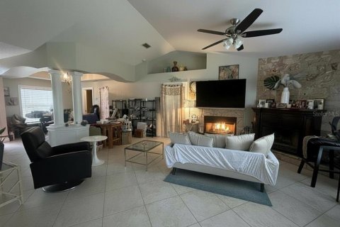Villa ou maison à vendre à Palm Bay, Floride: 3 chambres, 172.61 m2 № 2437386 - photo 3