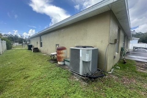 Villa ou maison à vendre à Palm Bay, Floride: 3 chambres, 172.61 m2 № 2437386 - photo 21