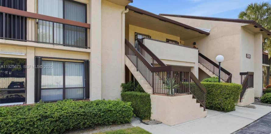Condominio en Deerfield Beach, Florida, 2 dormitorios  № 1986733