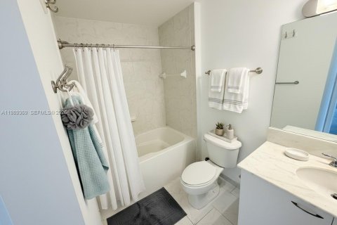 Купить кондоминиум в Майами, Флорида 1 спальня, 61.5м2, № 2051510 - фото 18