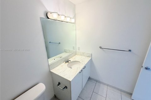 Купить кондоминиум в Майами, Флорида 1 спальня, 61.5м2, № 2051510 - фото 17