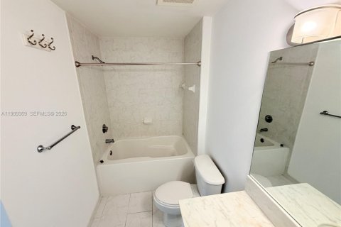 Купить кондоминиум в Майами, Флорида 1 спальня, 61.5м2, № 2051510 - фото 15