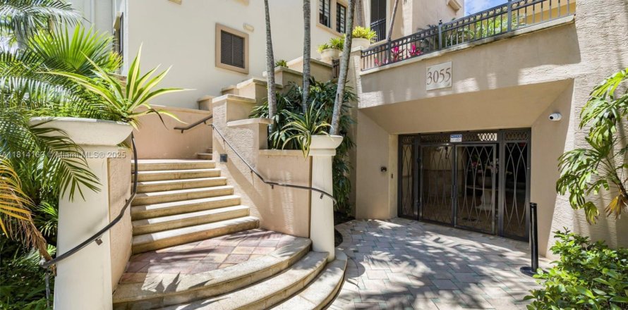 Condominio en Sunrise, Florida, 3 dormitorios  № 1763093
