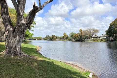 Condo in Pembroke Pines, Florida, 1 bedroom  № 2068179 - photo 20
