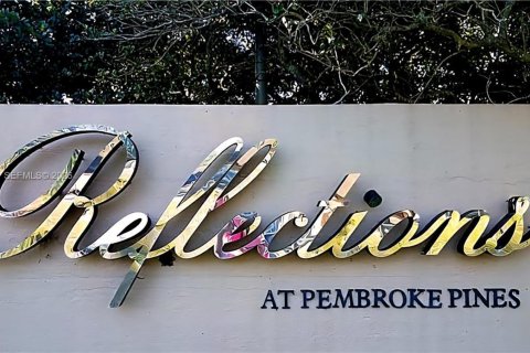 Condo in Pembroke Pines, Florida, 1 bedroom  № 2068179