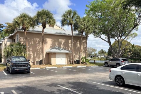 Condo in Pembroke Pines, Florida, 1 bedroom  № 2068179 - photo 19