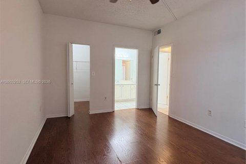 Condo in Pembroke Pines, Florida, 1 bedroom  № 2068179 - photo 14