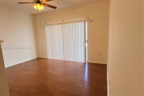 Condo in Pembroke Pines, Florida, 1 bedroom  № 2068179 - photo 8