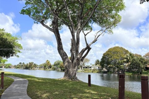 Condo in Pembroke Pines, Florida, 1 bedroom  № 2068179 - photo 21