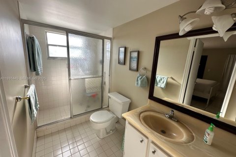 Condo in Pembroke Pines, Florida, 2 bedrooms № 1990027 - photo 16
