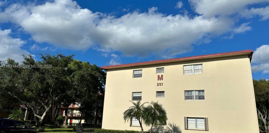 Condo in Pembroke Pines, Florida, 2 bedrooms № 1990027