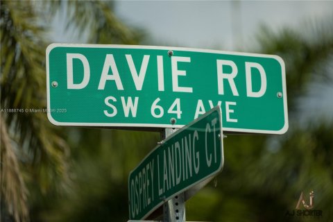 Villa ou maison à vendre à Davie, Floride: 4 chambres, 193.98 m2 № 1942534 - photo 25