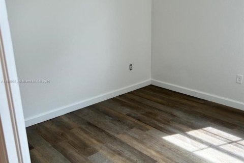 Townhouse in Hialeah, Florida 3 bedrooms, 154.96 sq.m. № 1925355 - photo 12