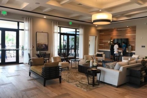 Townhouse in Hialeah, Florida 3 bedrooms, 154.96 sq.m. № 1925355 - photo 30