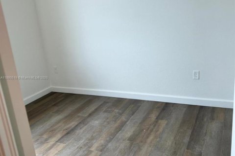 Townhouse in Hialeah, Florida 3 bedrooms, 154.96 sq.m. № 1925355 - photo 16