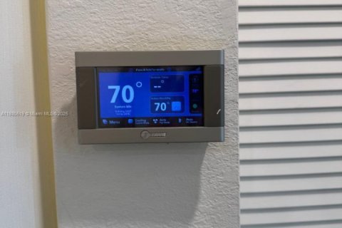 Townhouse in Hialeah, Florida 3 bedrooms, 154.96 sq.m. № 1925355 - photo 24