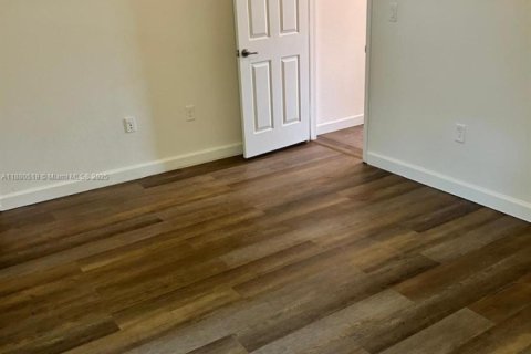 Townhouse in Hialeah, Florida 3 bedrooms, 154.96 sq.m. № 1925355 - photo 15