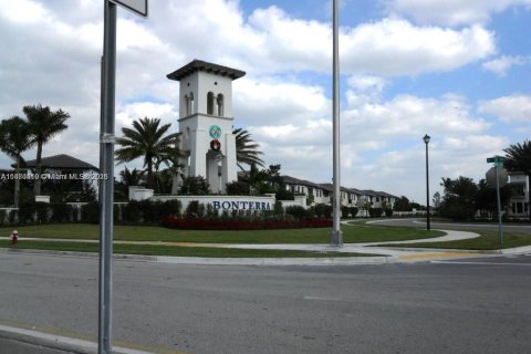 Townhouse in Hialeah, Florida 3 bedrooms, 154.96 sq.m. № 1925355 - photo 1