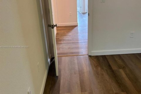 Townhouse in Hialeah, Florida 3 bedrooms, 154.96 sq.m. № 1925355 - photo 17