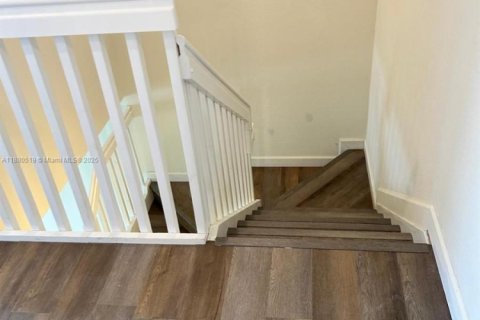 Townhouse in Hialeah, Florida 3 bedrooms, 154.96 sq.m. № 1925355 - photo 10