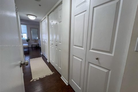 Condo in Fort Lauderdale, Florida, 3 bedrooms  № 1988330 - photo 15