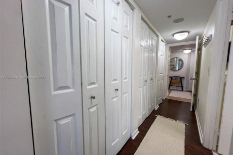 Condo in Fort Lauderdale, Florida, 3 bedrooms  № 1988330 - photo 16