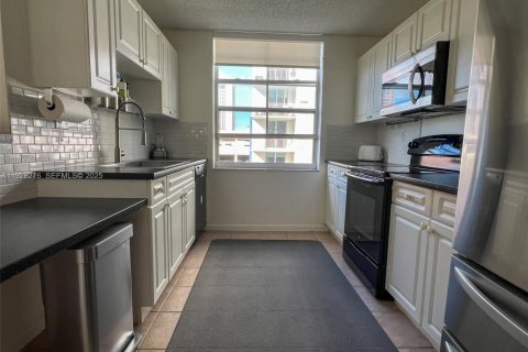 Condo in Fort Lauderdale, Florida, 3 bedrooms  № 1988330 - photo 5