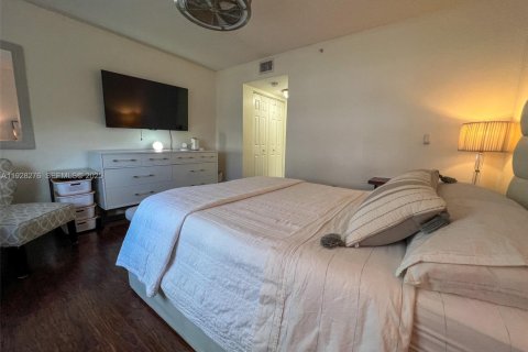 Condo in Fort Lauderdale, Florida, 3 bedrooms  № 1988330 - photo 9