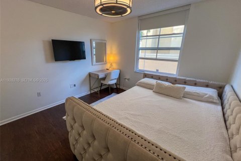 Condo in Fort Lauderdale, Florida, 3 bedrooms  № 1988330 - photo 23