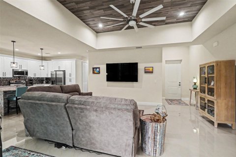 Casa en venta en LaBelle, Florida, 3 dormitorios, 139.35 m2 № 2077615 - foto 4