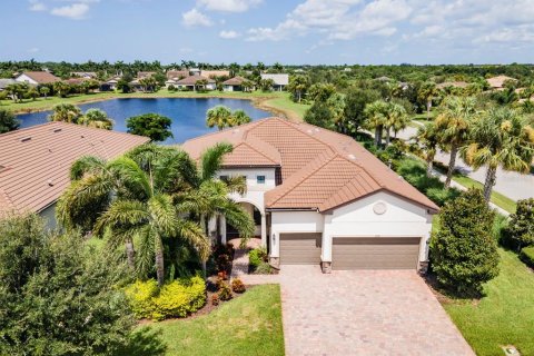 House in Sarasota, Florida 3 bedrooms, 231.23 sq.m. № 1725748 - photo 1
