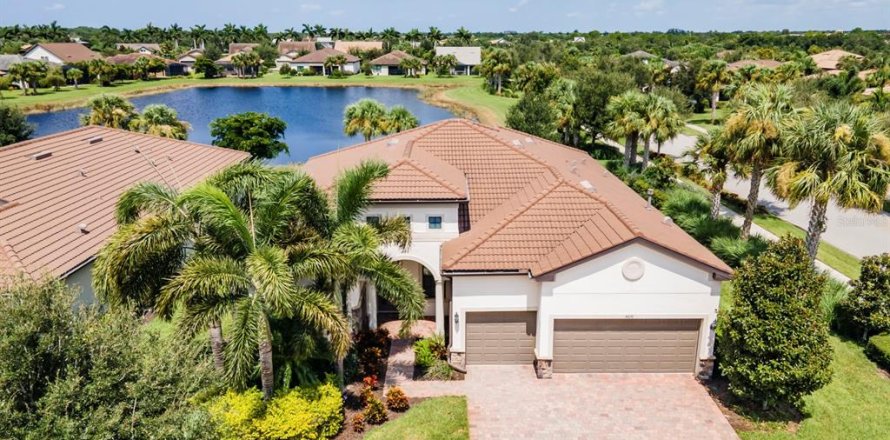 House in Sarasota, Florida 3 bedrooms, 231.23 sq.m. № 1725748