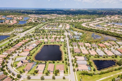 House in Sarasota, Florida 3 bedrooms, 231.23 sq.m. № 1725748 - photo 8