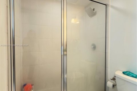 Condo in Miami, Florida, 3 bedrooms  № 2068291 - photo 10