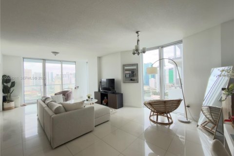 Condo in Miami, Florida, 3 bedrooms  № 2068291