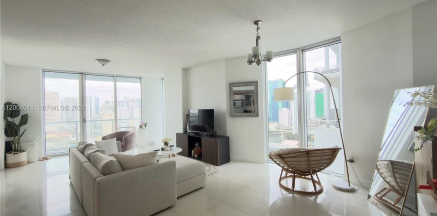 Condo in Miami, Florida, 3 bedrooms  № 2068291
