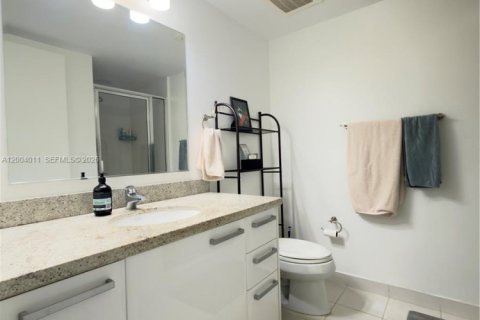 Condo in Miami, Florida, 3 bedrooms  № 2068291 - photo 12